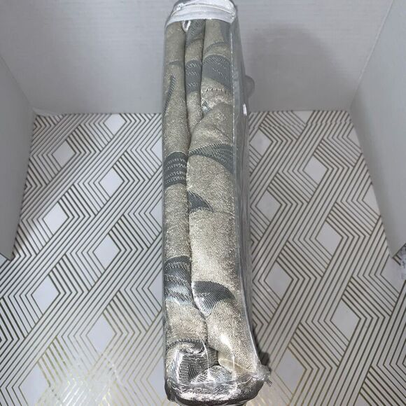 Superior Premium Curtains Set of 2 Top Grommet Panels Ivory Leaves 52x63 New - Picture 4 of 4